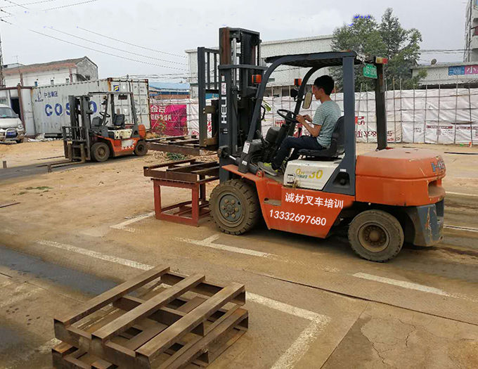 东莞高步叉车考证基地，正规教学，价格合理